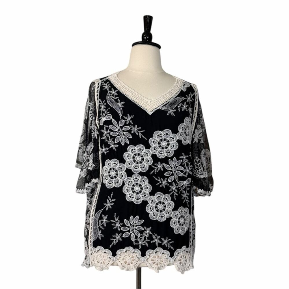 Kindred Lace Embroidered Black Blouse V-Neck Short Sleeve Top Women’s Size 2X
